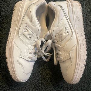 New Balance white sneakers in great used condition size 6.5 men’s
